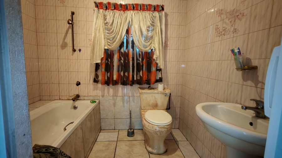 2 Bedroom Property for Sale in Heidedal Free State